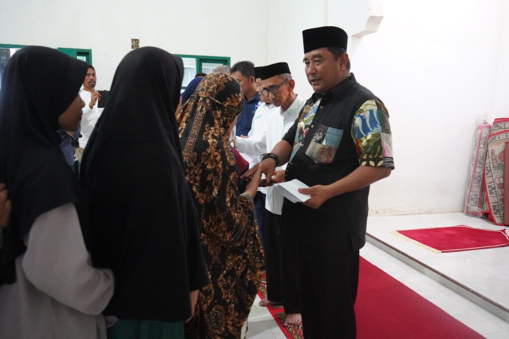 Pj Gubernur Bahtiar Shalat Idul Adha di Anjungan Manakarra Mamuju, Imbau Warga Untuk Berqurban