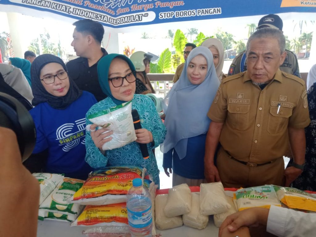 Distapang Bersama Tim Penggerak PKK Prov. Sulbar Gelar Gerakan Pangan Murah, Wujud Nyata Kendalikan Inflasi.